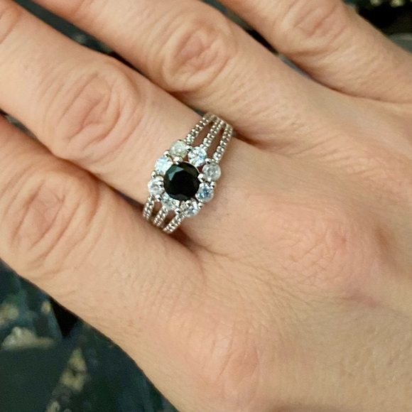 Vintage Flower Black Glass Rhinestone Flower Ring Wedding Ring Alt - Picture 10 of 12